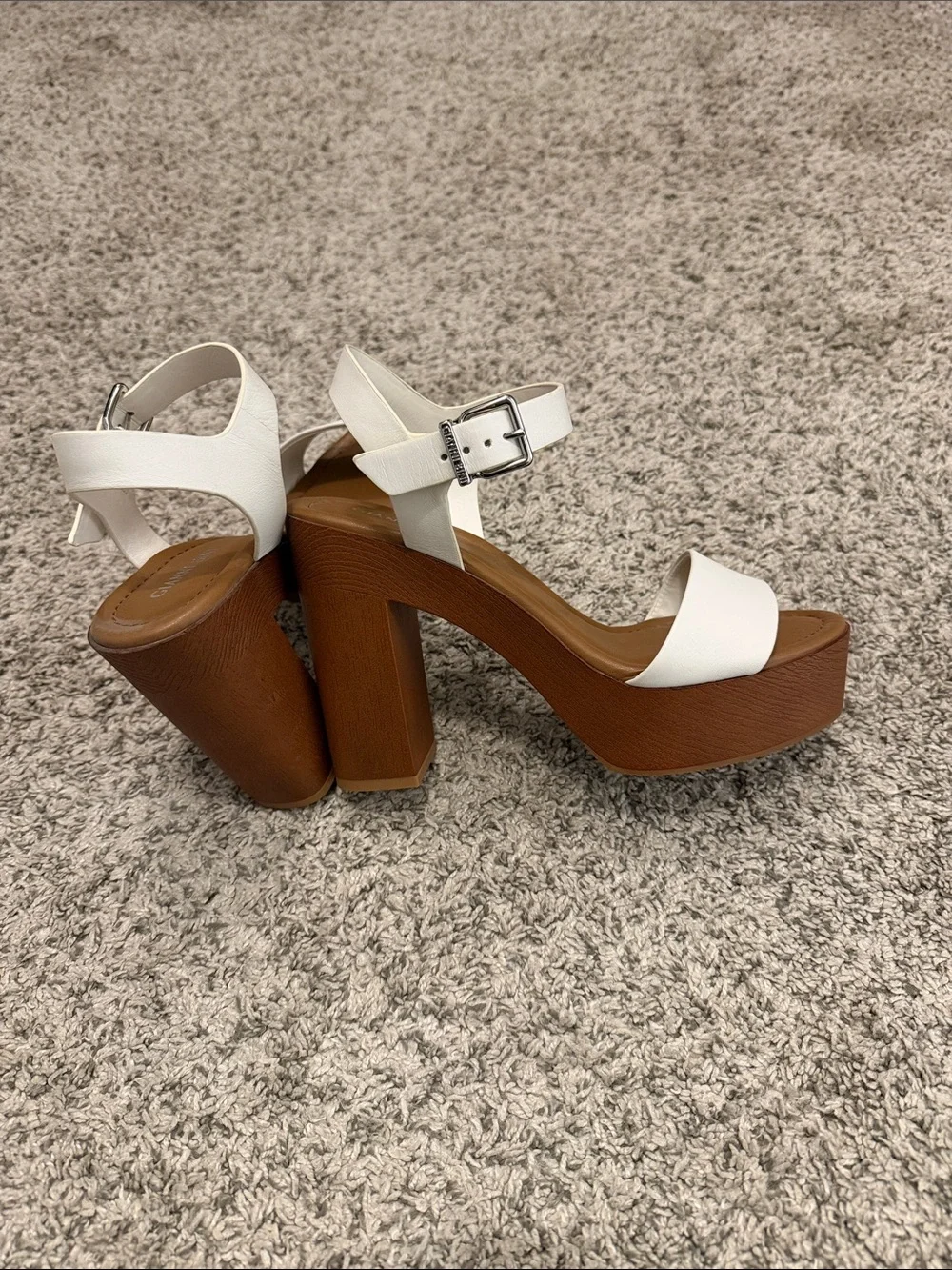 Gianni Bini White Leather Platform Sandals with Brown Wood-Effect Heel - Picture 3 of 4